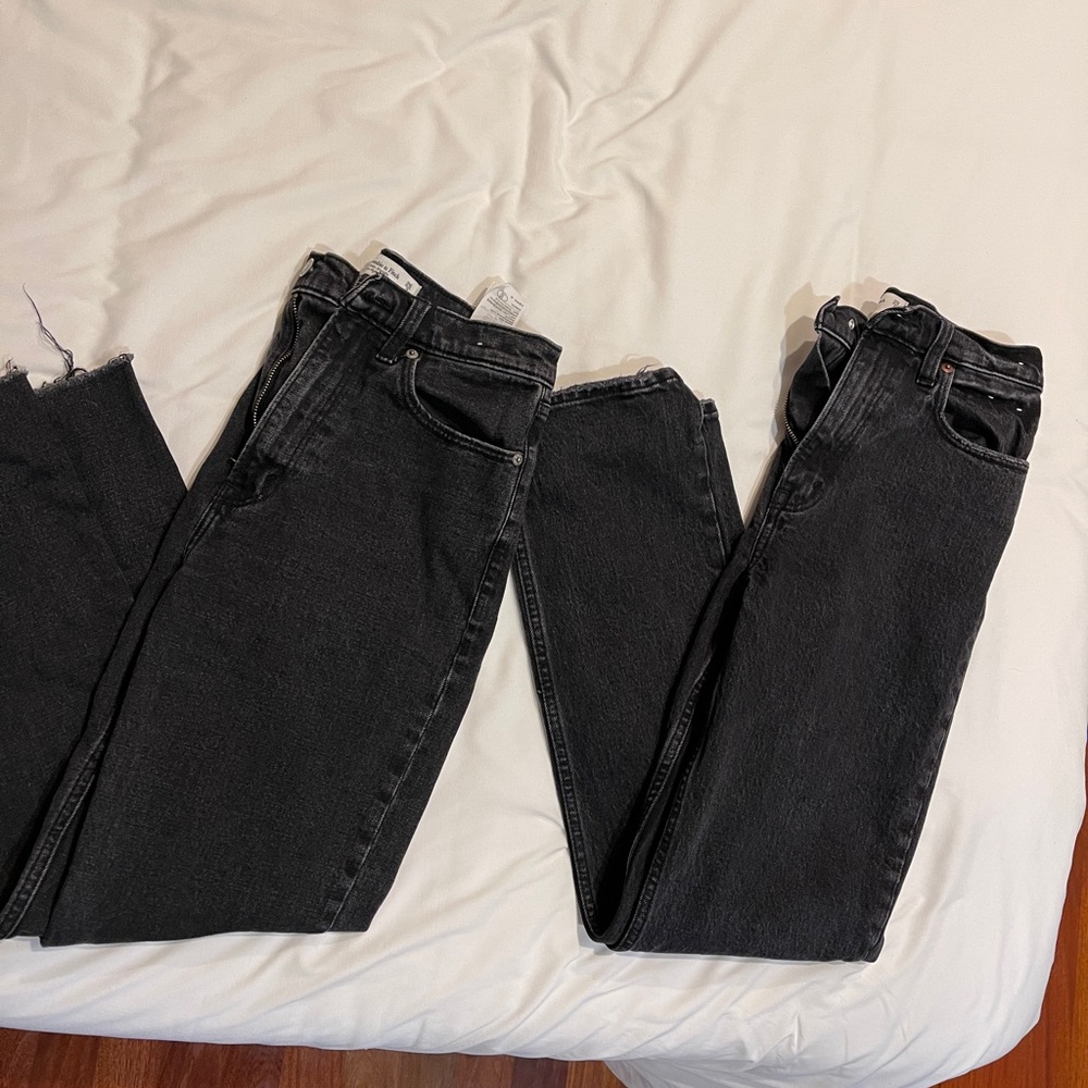 ABERCROMBIE & FITCH 90s HIGH RISE JEANS (SIZE 25 and 26)